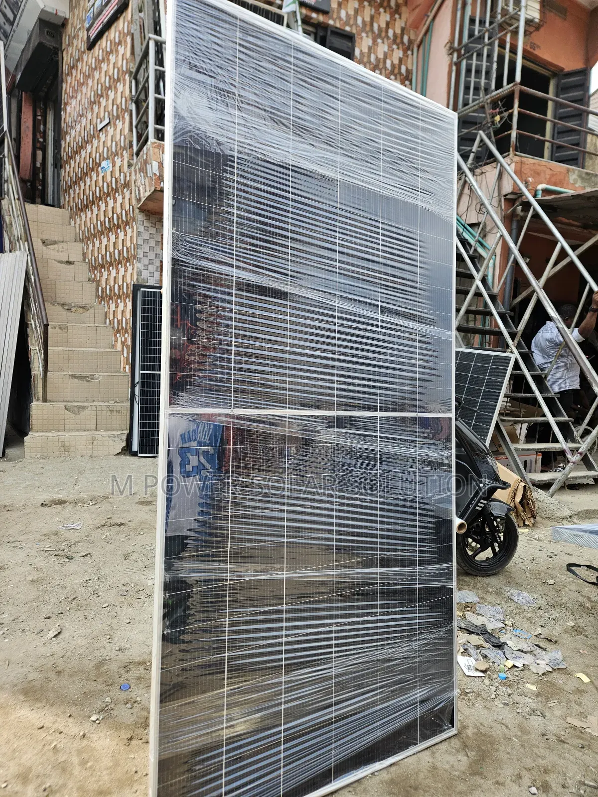 650w Jinko Mono Solar Panels