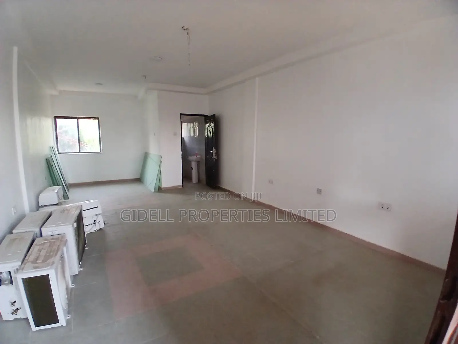 32sqm Office / Shop Spaces on All Floors in a Plaza
