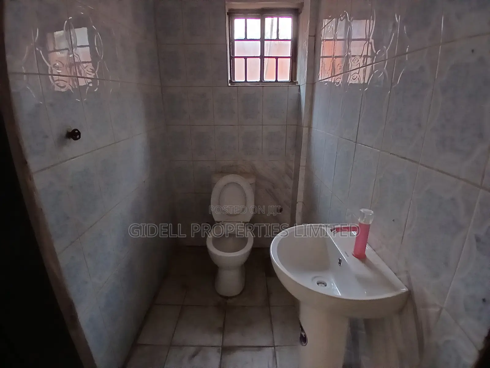 32sqm Office / Shop Spaces on All Floors in a Plaza