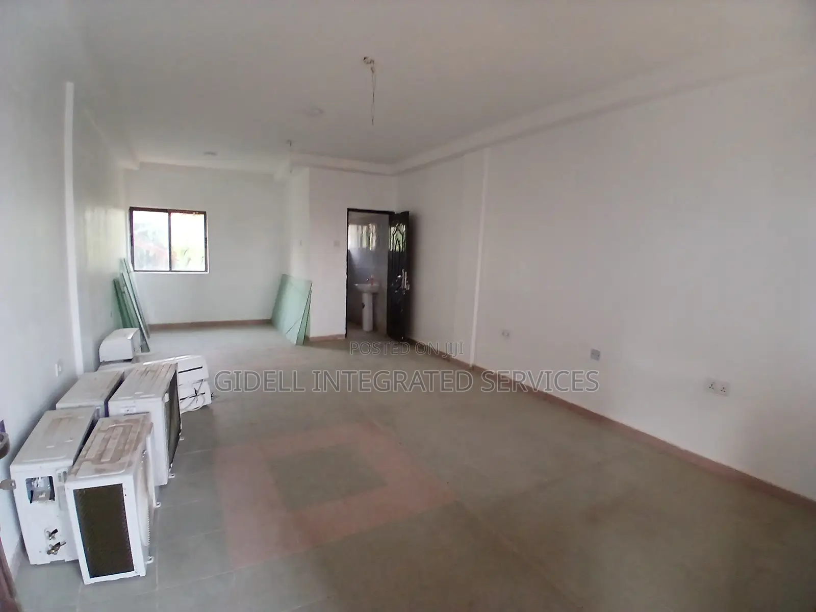 32sqm Office / Shop Spaces on All Floors in a Plaza