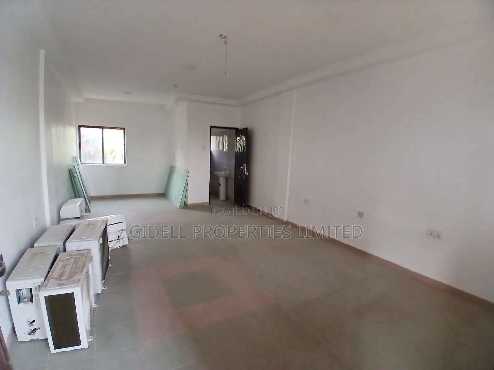 32sqm Office / Shop Spaces on All Floors in a Plaza