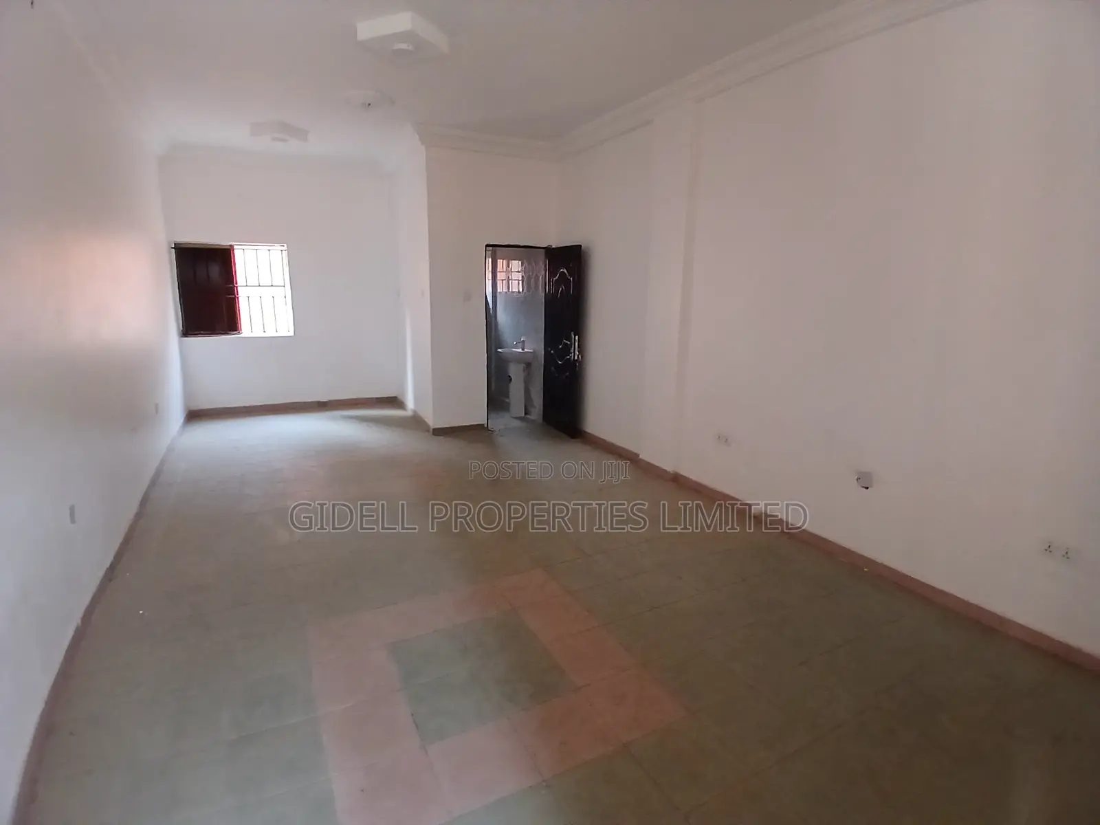 32sqm Office / Shop Spaces on All Floors in a Plaza