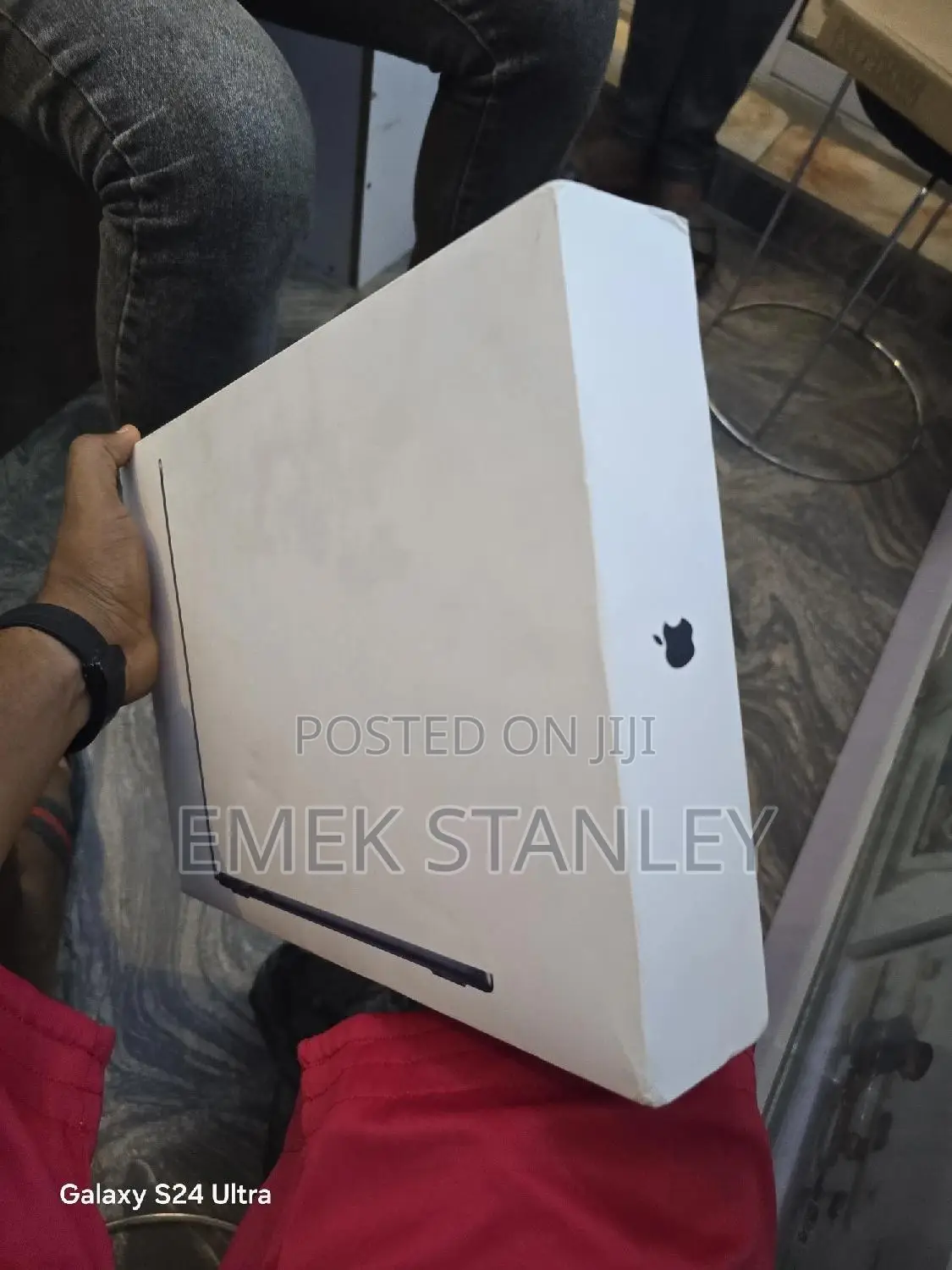 New Laptop Apple MacBook Air 2024 M3 13-inch 8GB Apple M3 SSD 512GB