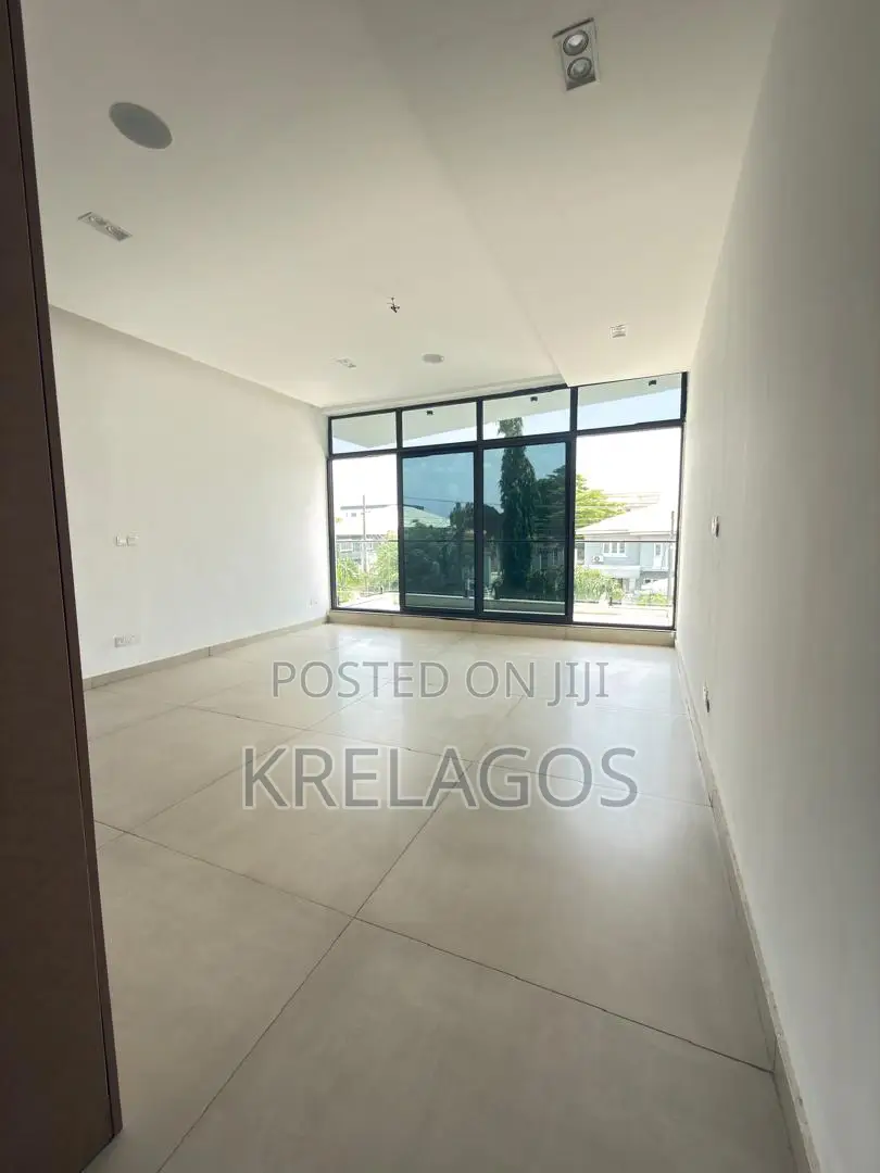 5bdrm Duplex in Lekki Phase 1 for sale