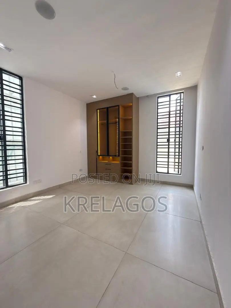 5bdrm Duplex in Lekki Phase 1 for sale