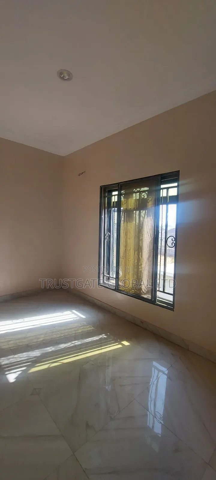 5bdrm Duplex in Broadview Estate, Idu Industrial for rent