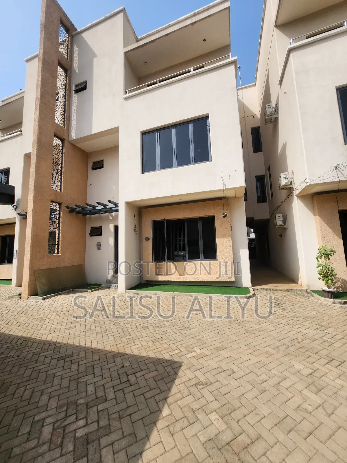 4bdrm Duplex in Life Camp for sale