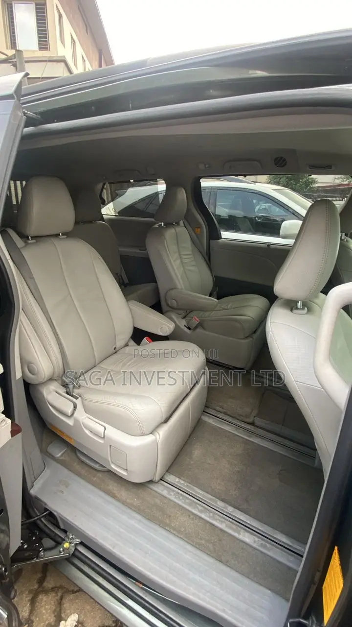 Toyota Sienna XLE AWD 7-Passenger 2013 Green