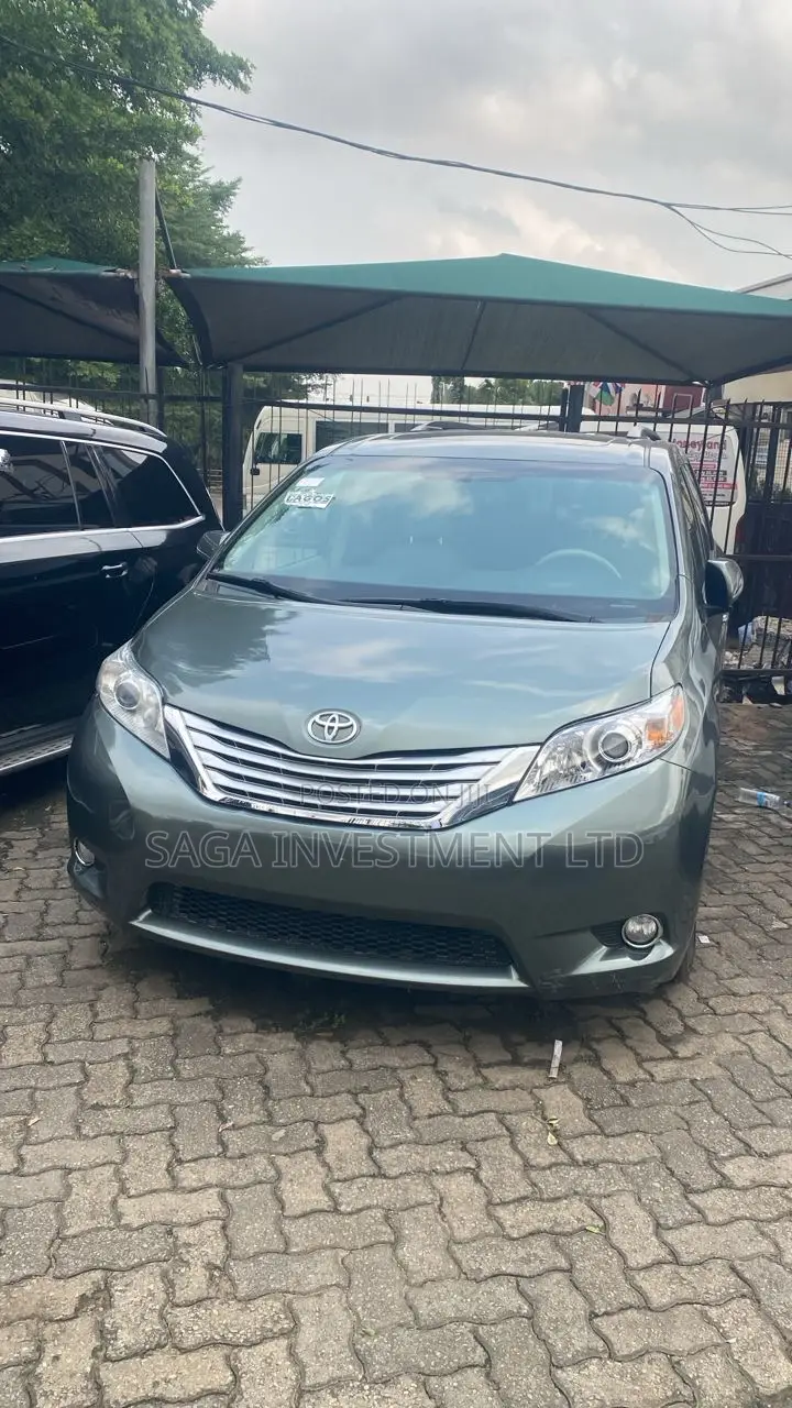 Toyota Sienna XLE AWD 7-Passenger 2013 Green