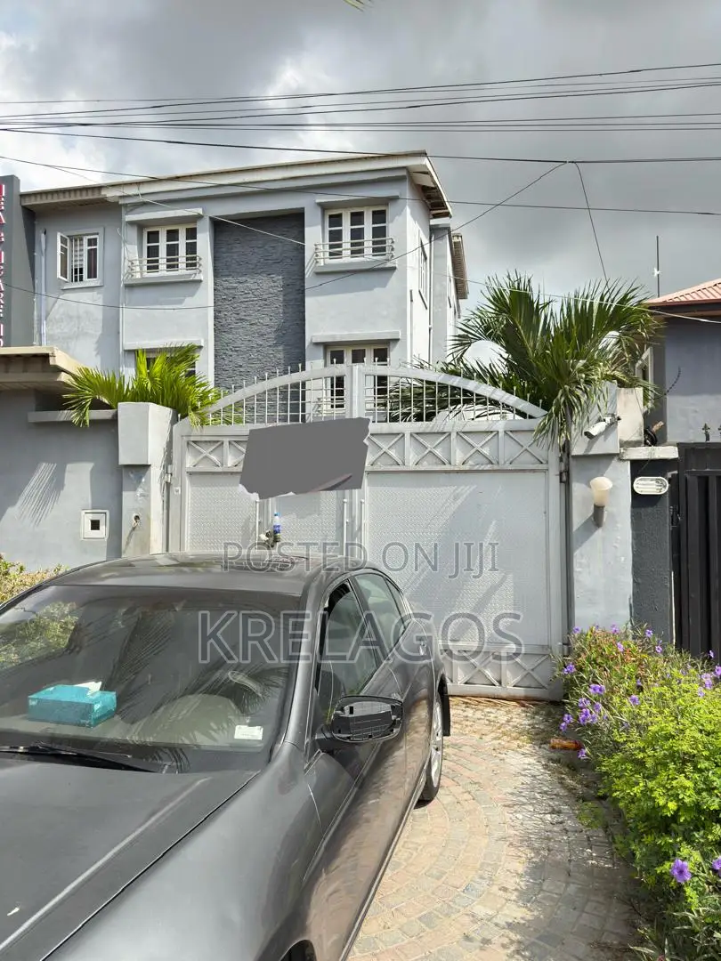4bdrm House in Lekki Phase 1 for rent