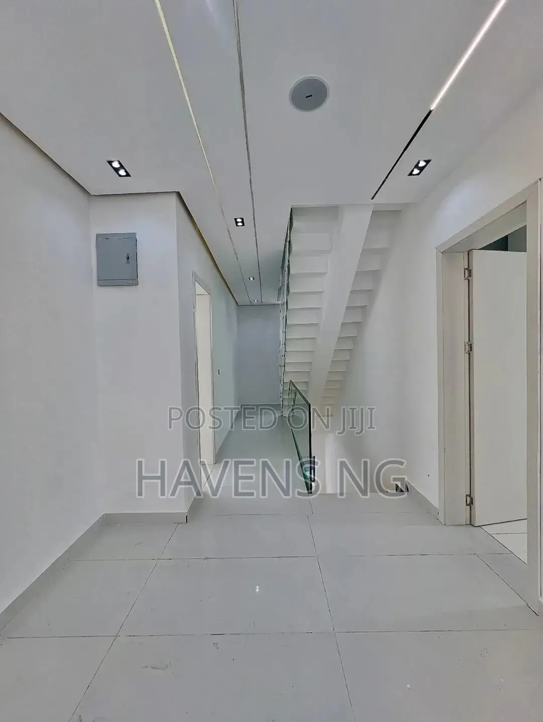 5bdrm Duplex in Lekki Expressway for sale