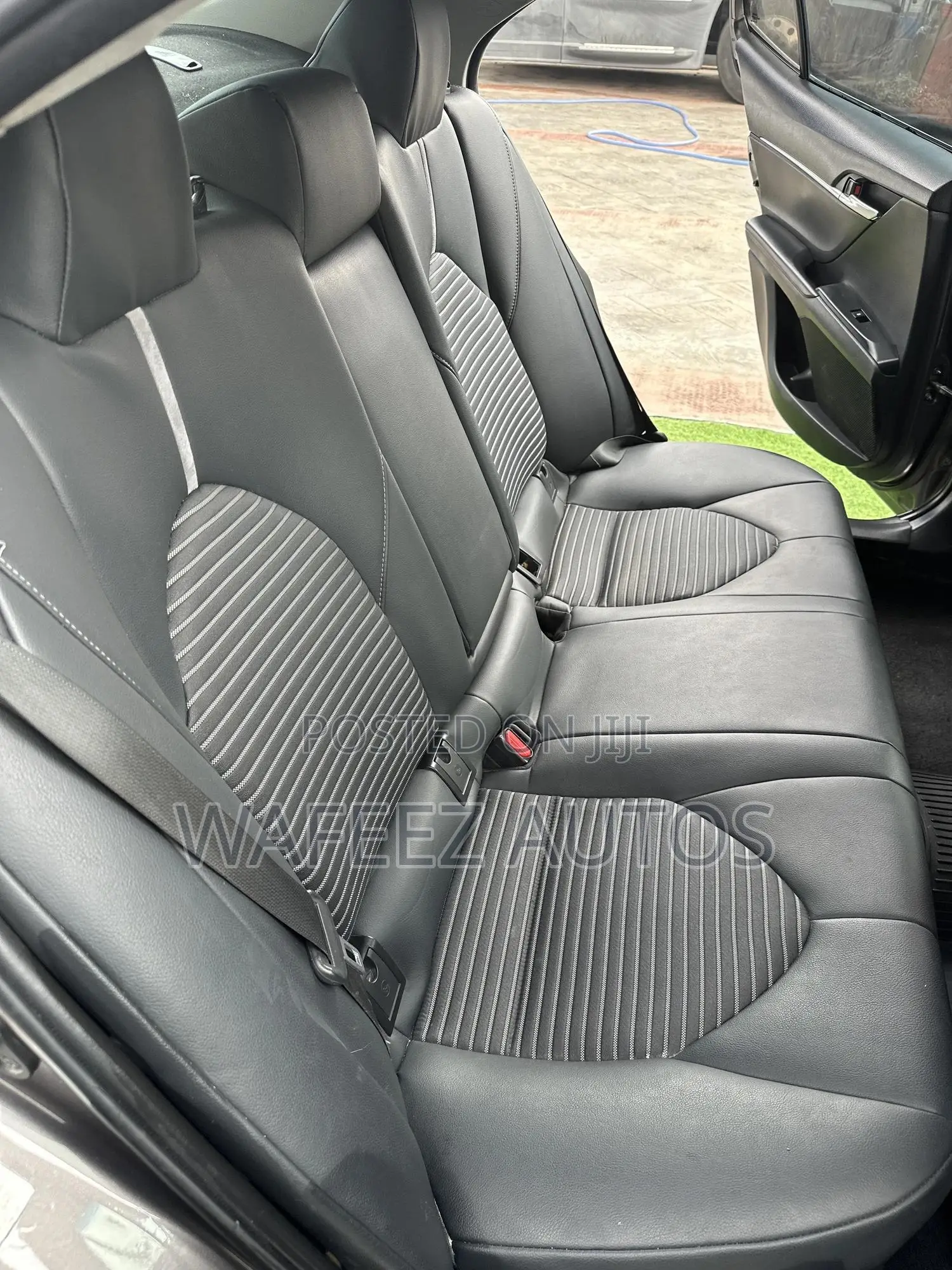 Toyota Camry SE (2.5L 4cyl 8A) 2019