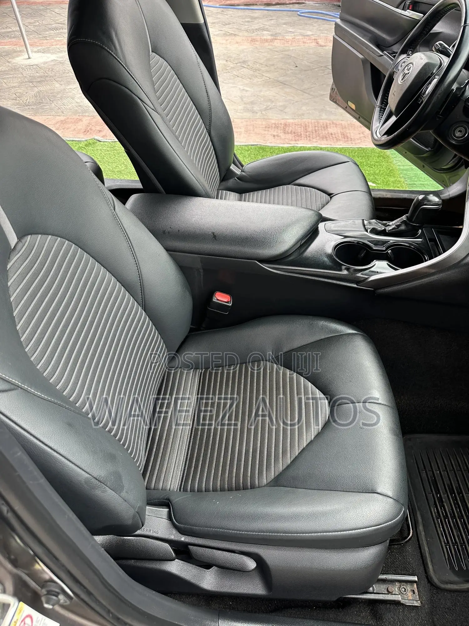 Toyota Camry SE (2.5L 4cyl 8A) 2019
