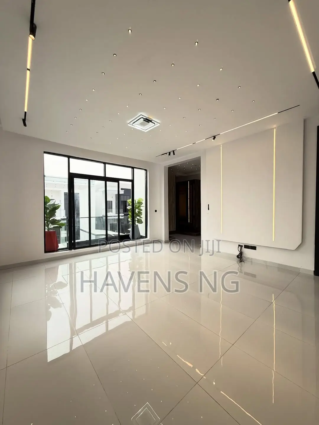 5bdrm Duplex in Chevron for sale