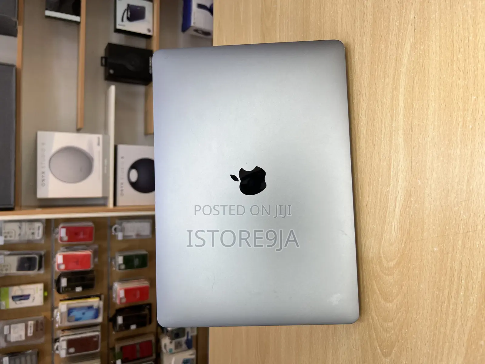 Laptop Apple MacBook Pro 2022 M2 8GB Apple M2 SSD 256GB