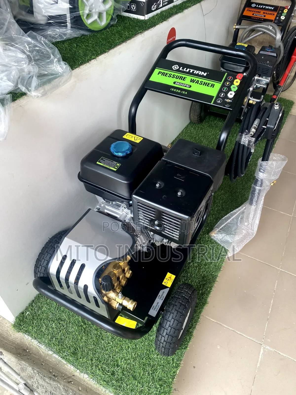 Lutian 15g36-15a 3600psi Gasoline-Powered Pressure Washer.