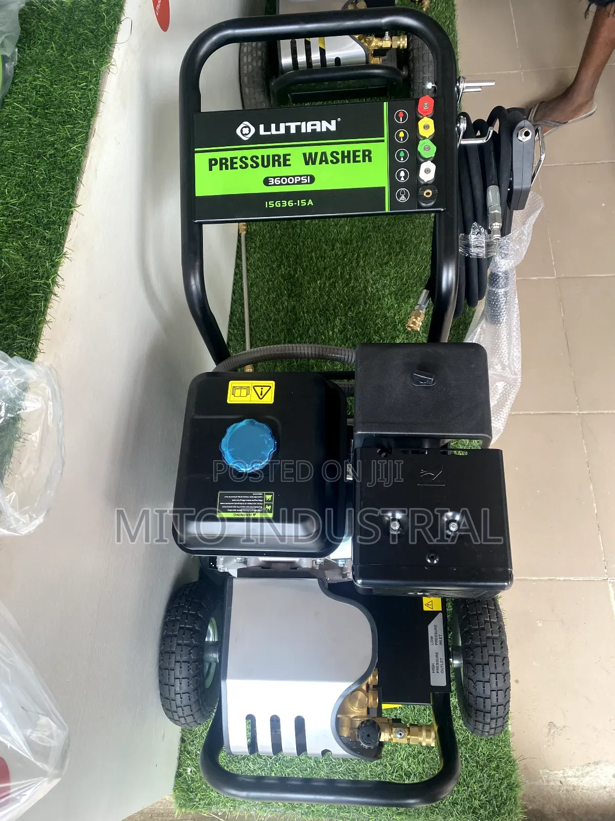 Lutian 15g36-15a 3600psi Gasoline-Powered Pressure Washer.
