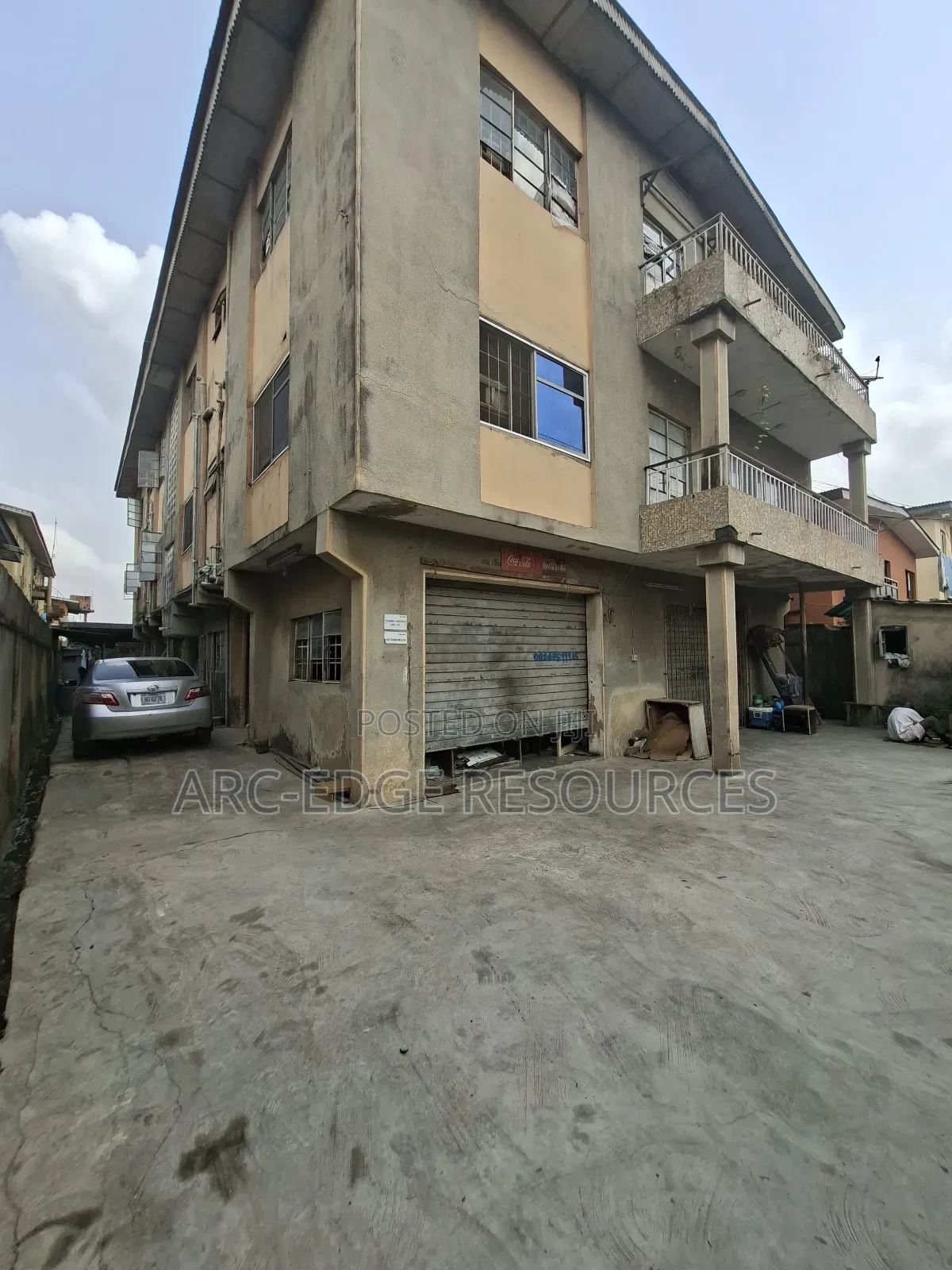 3bdrm Block of Flats in Ago Palace for sale