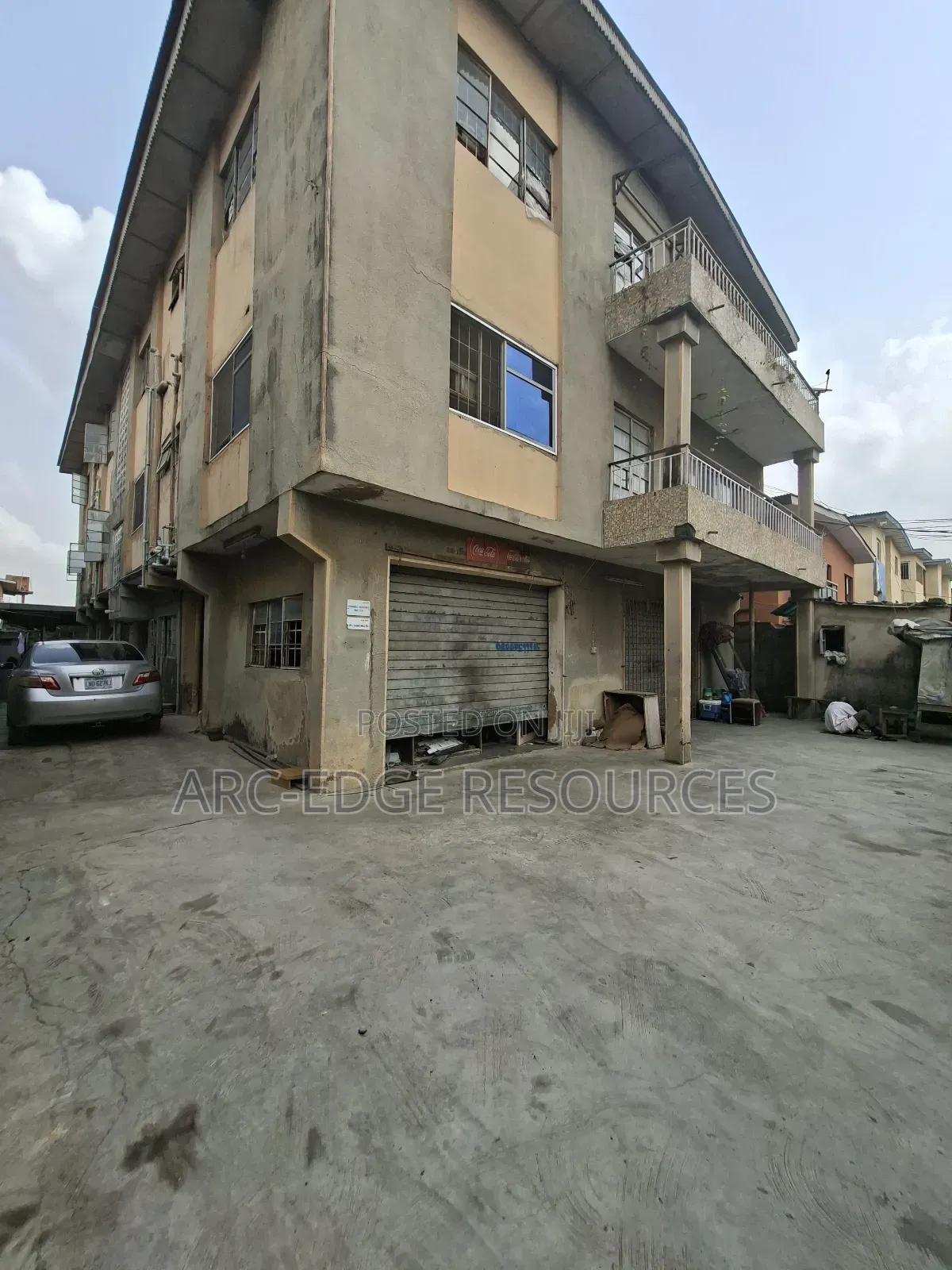 3bdrm Block of Flats in Ago Palace for sale