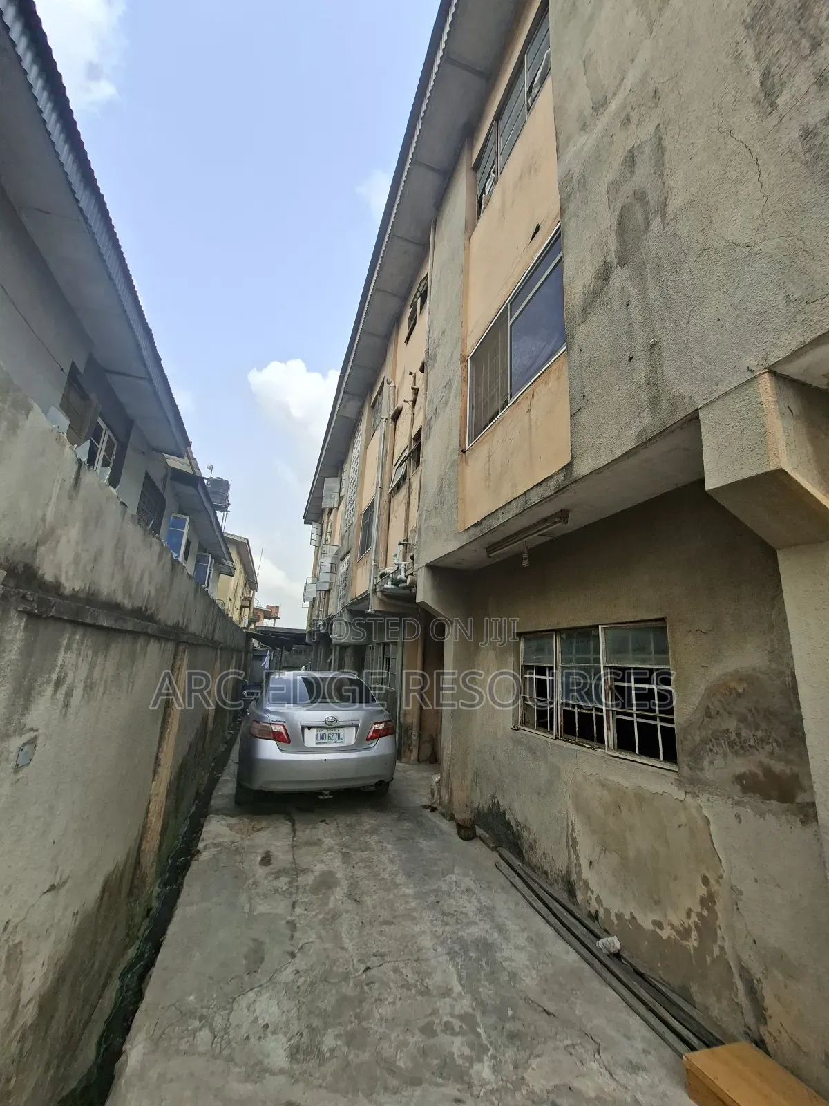 3bdrm Block of Flats in Ago Palace for sale
