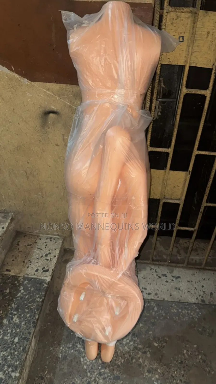 Female Headless Plastic Female Display Mannequin