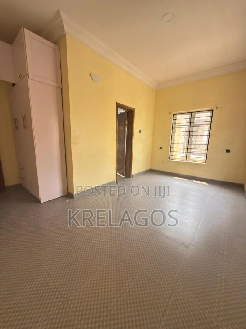 5bdrm Duplex in Ikota for rent