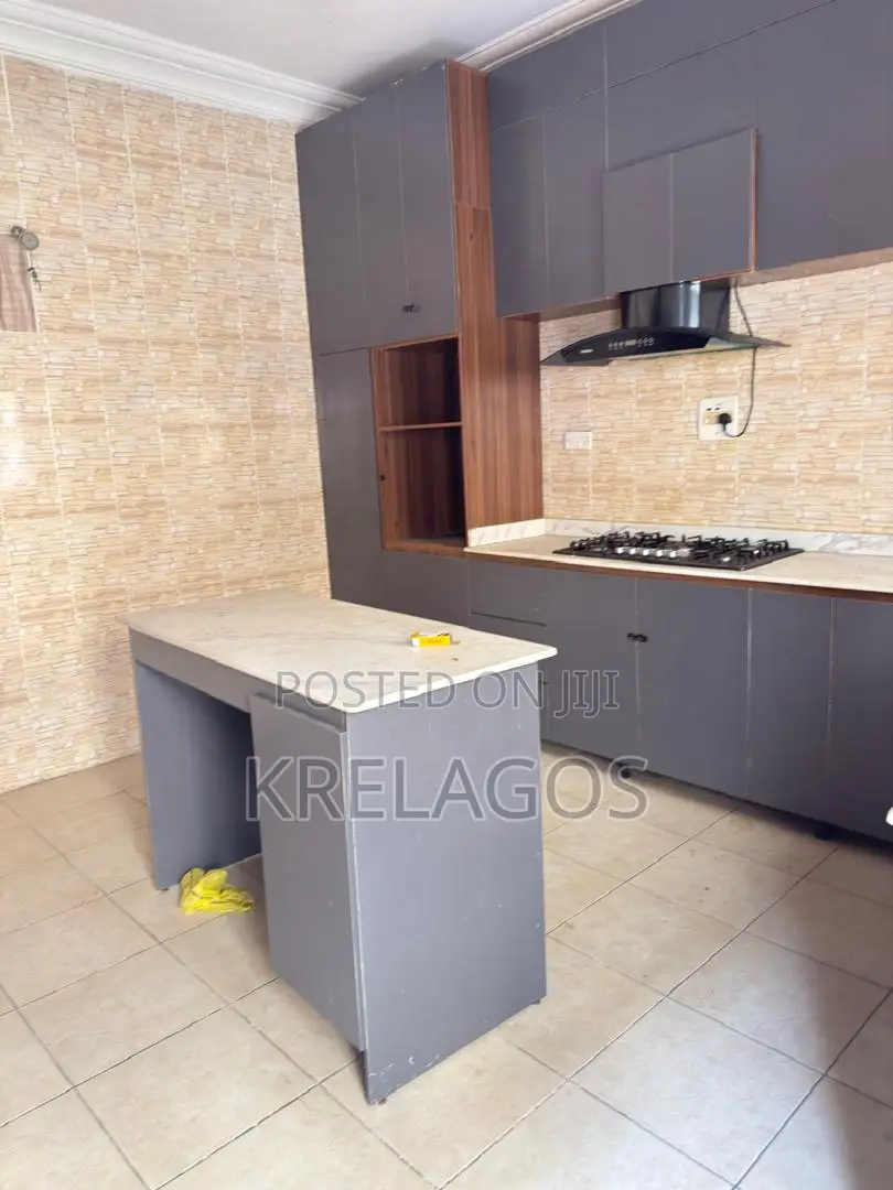 5bdrm Duplex in Ikota for rent