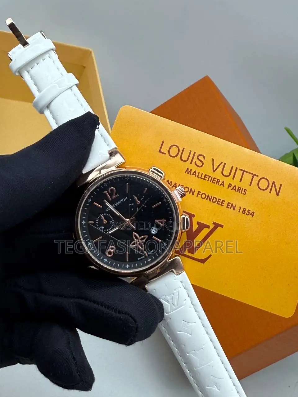 Louis Vuitton Feminine Leather Wristwatch