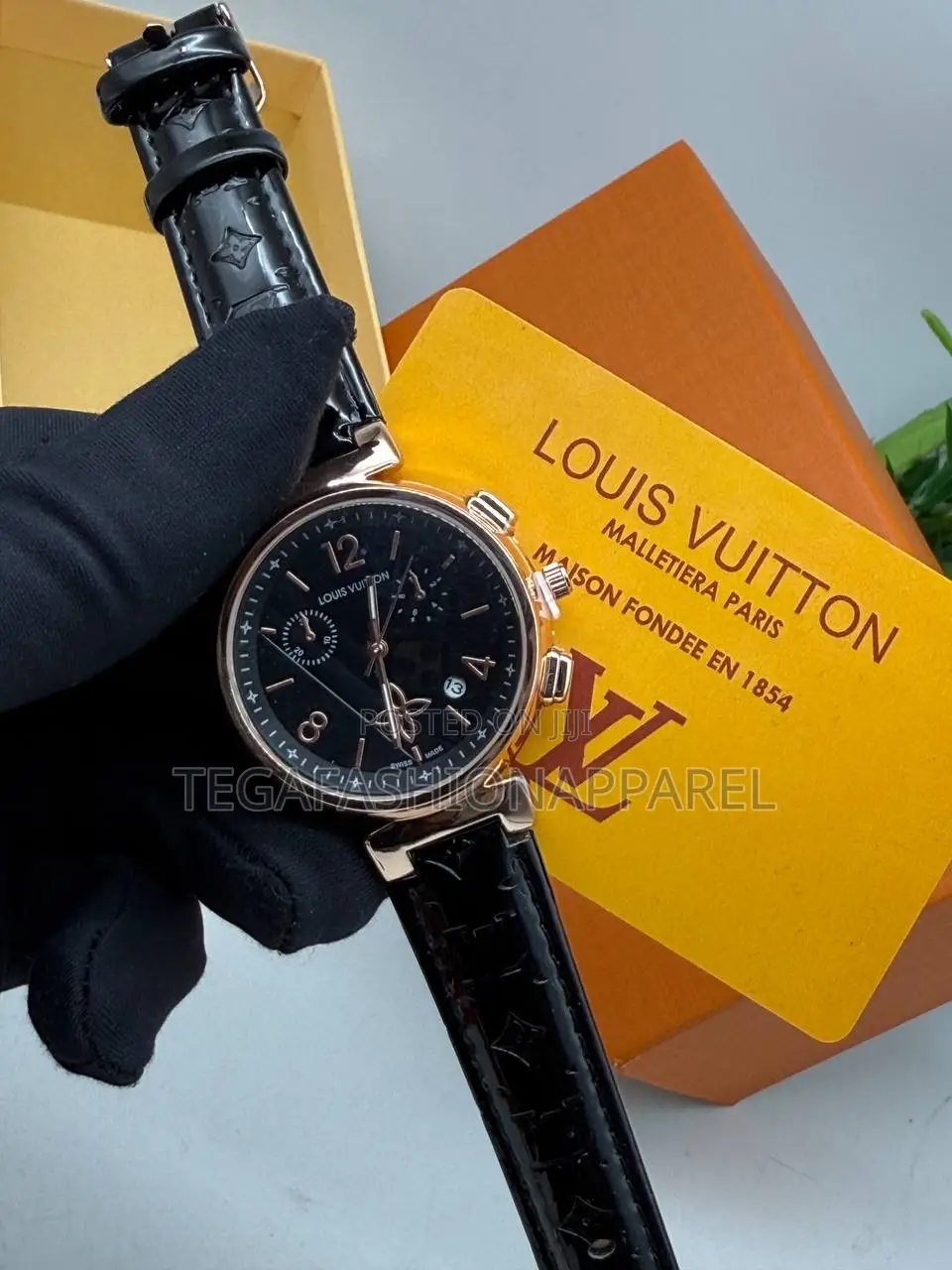 Louis Vuitton Feminine Leather Wristwatch
