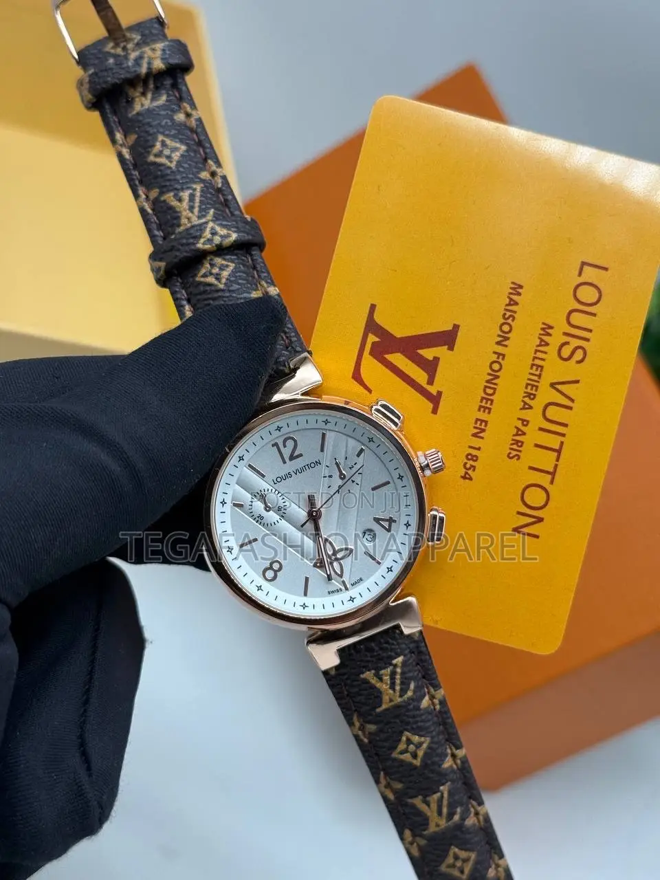 Louis Vuitton Feminine Leather Wristwatch