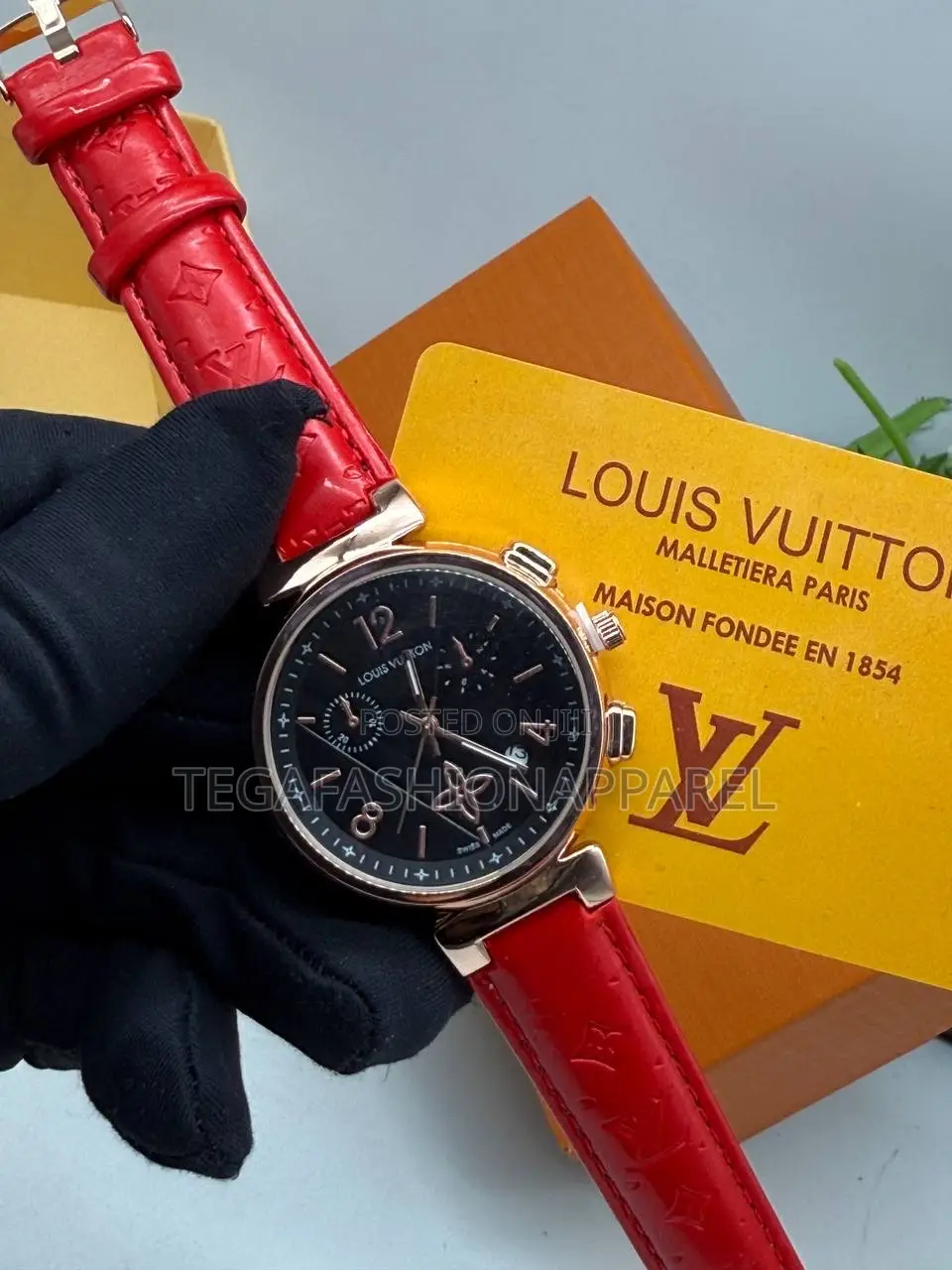Louis Vuitton Feminine Leather Wristwatch