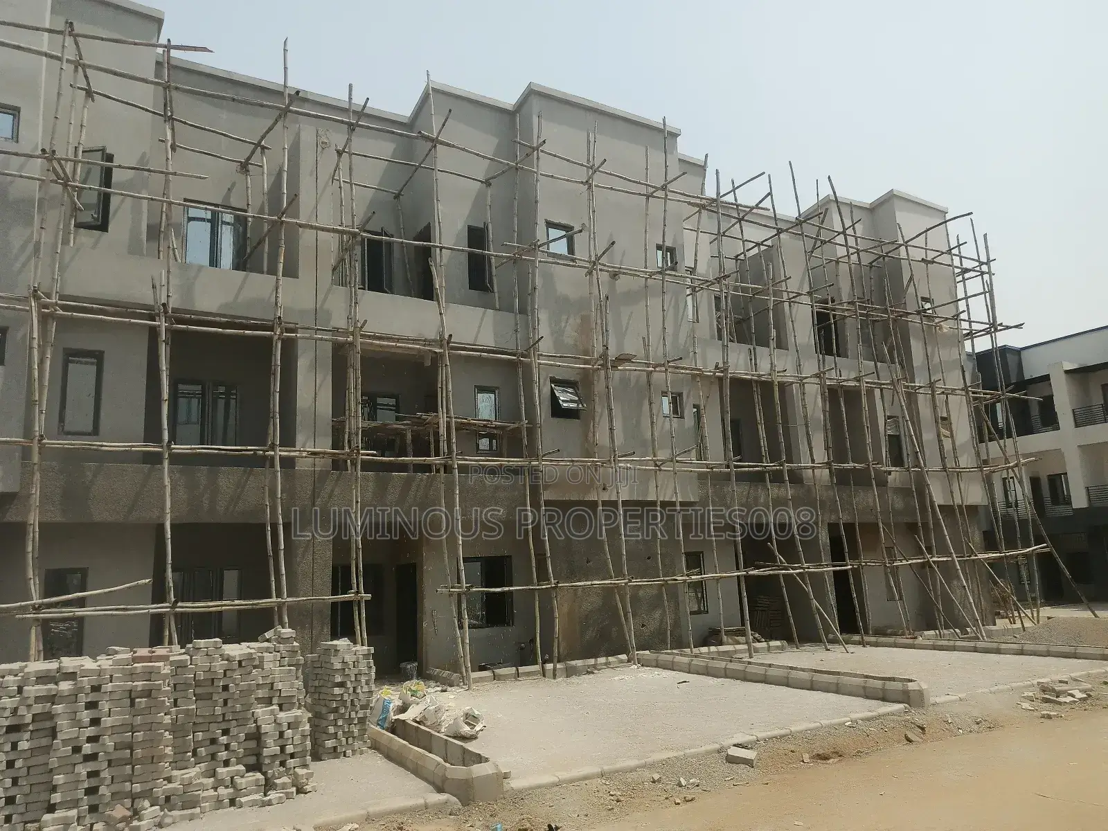 4bdrm Duplex in Tangerine Exquisite, Life Camp for sale