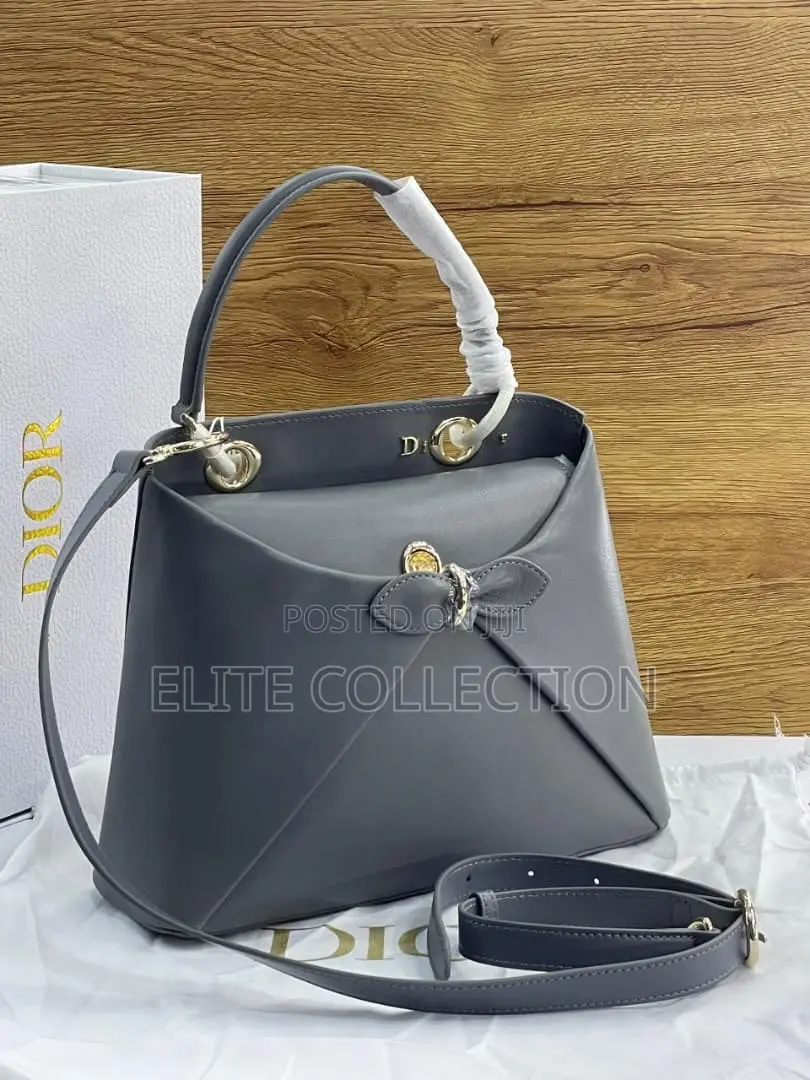 Quality Dior Bag Good Quality Available Size : Medium 