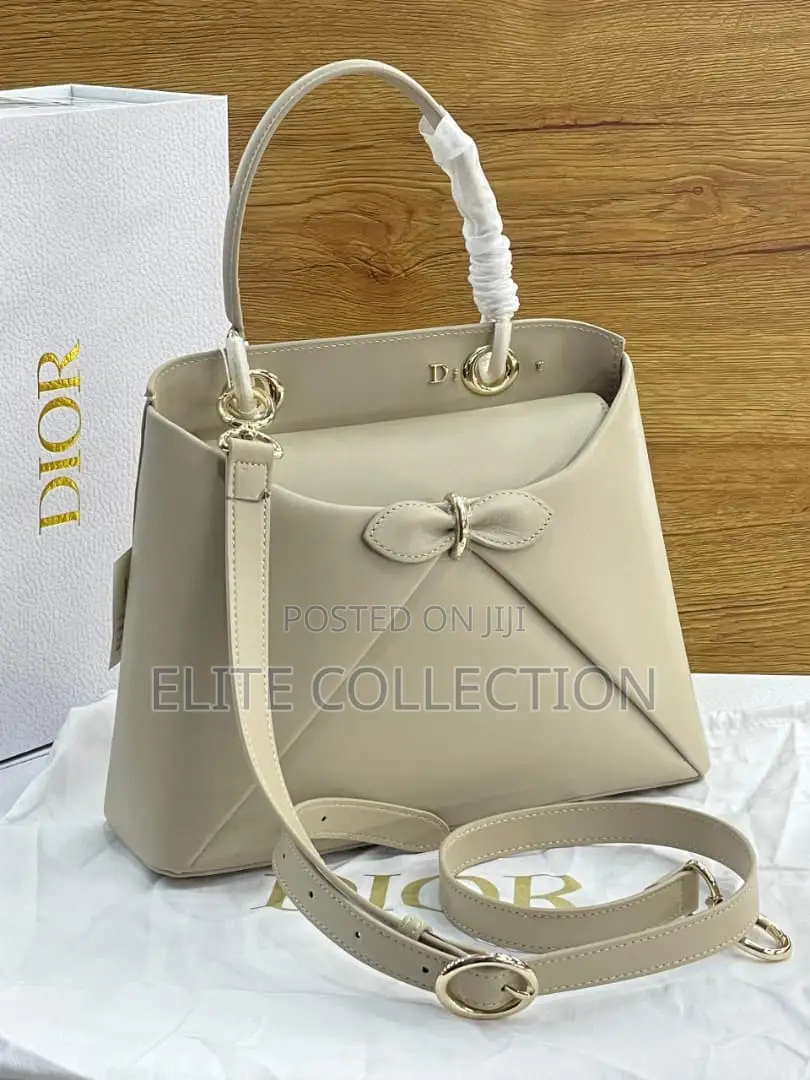Quality Dior Bag Good Quality Available Size : Medium 