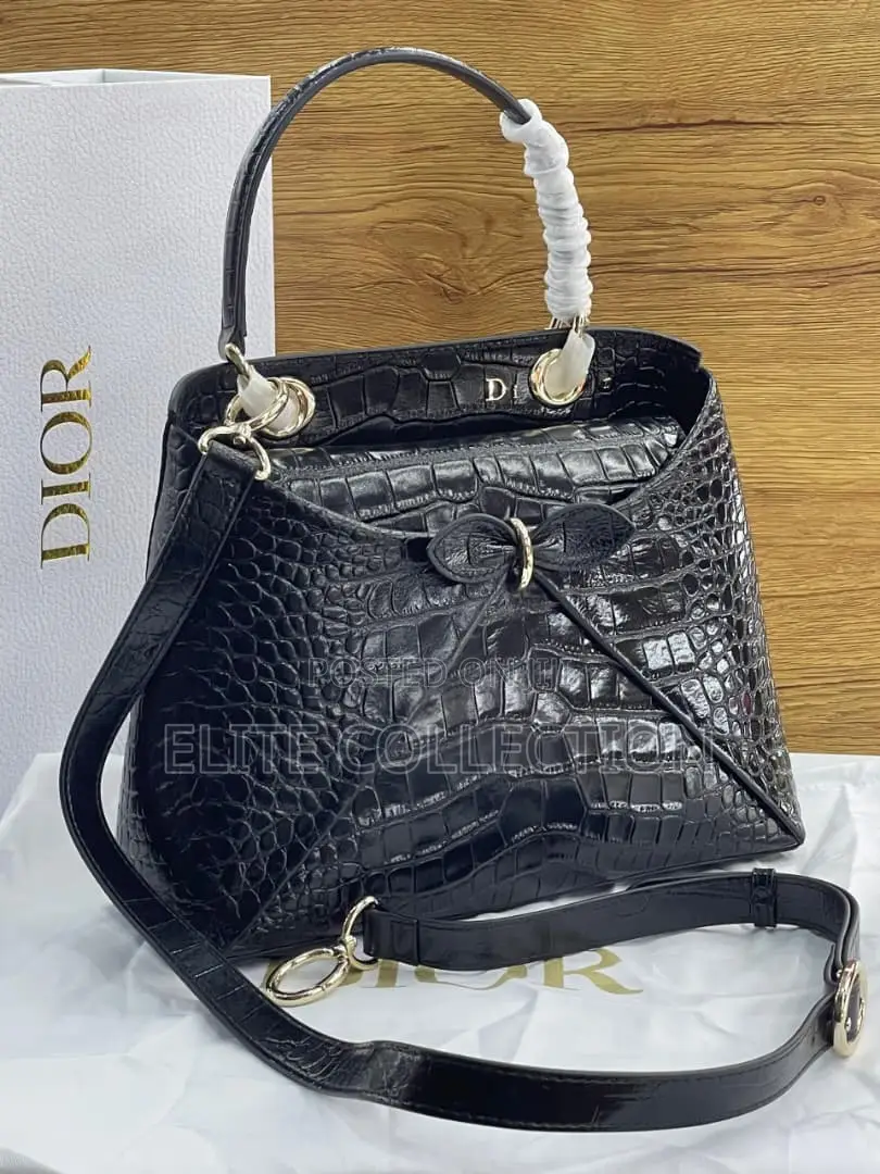 Quality Dior Bag Good Quality Available Size : Medium 