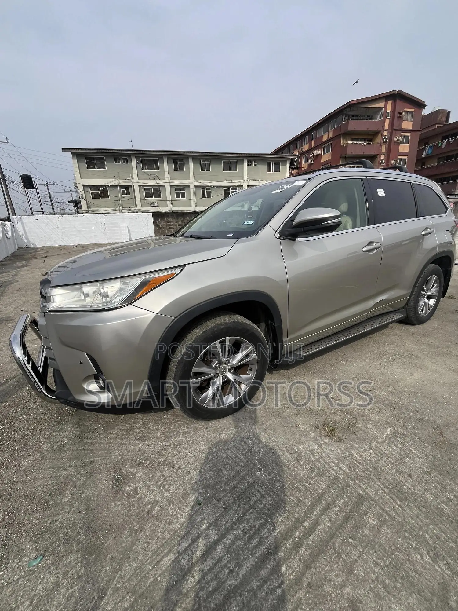 Toyota Highlander XLE 4dr SUV (3.5L 6cyl 6A) 2015 Gold