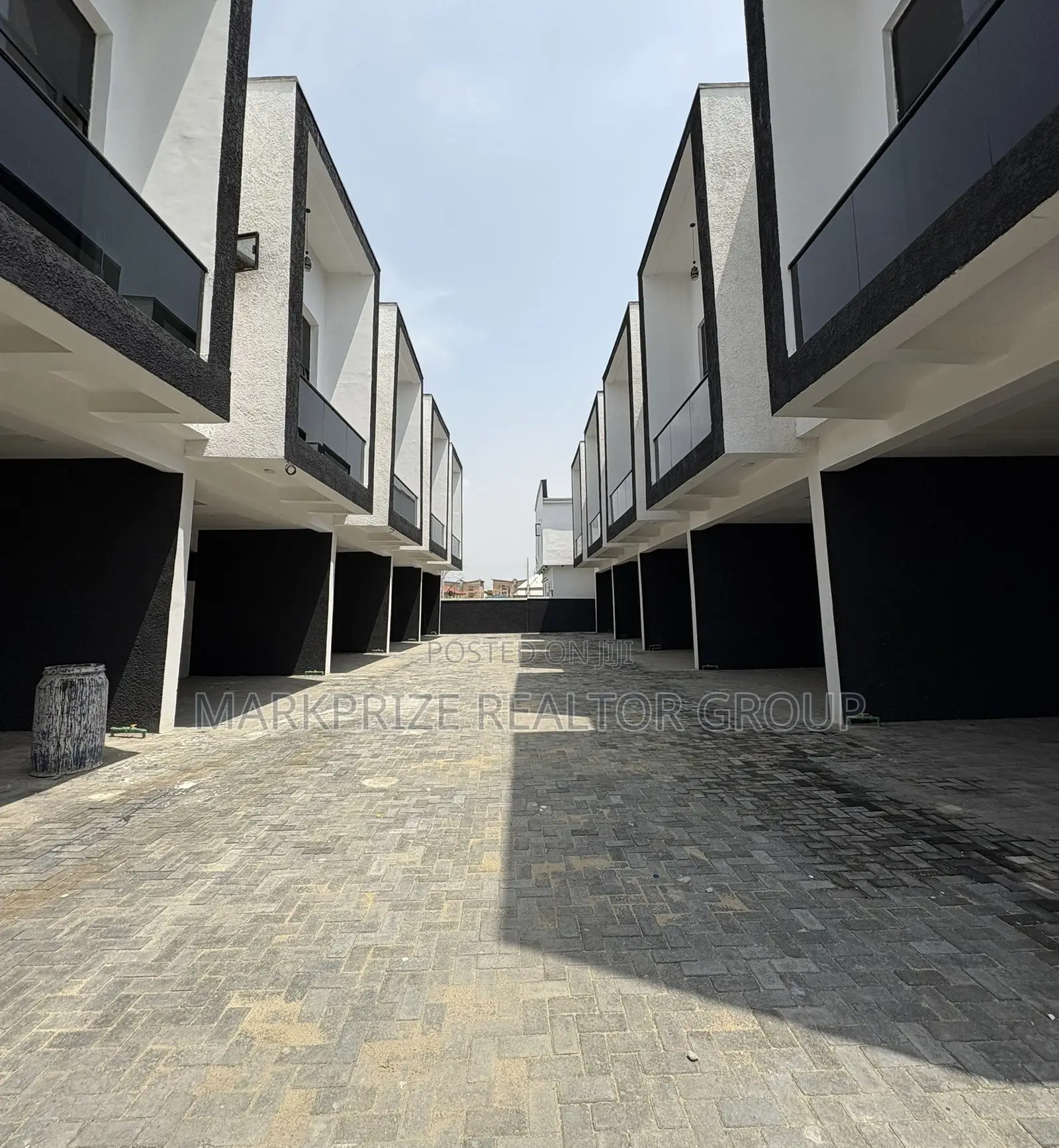 4bdrm Duplex in Ikota Lekki Lagos for sale