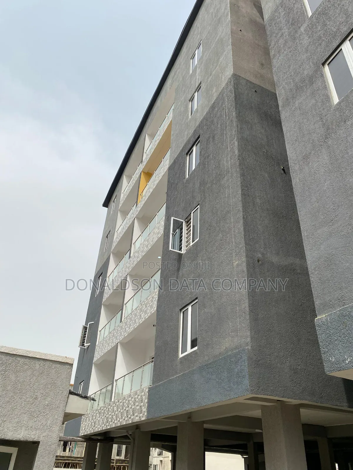 2bdrm Apartment in Lekki Phase 1 for sale
