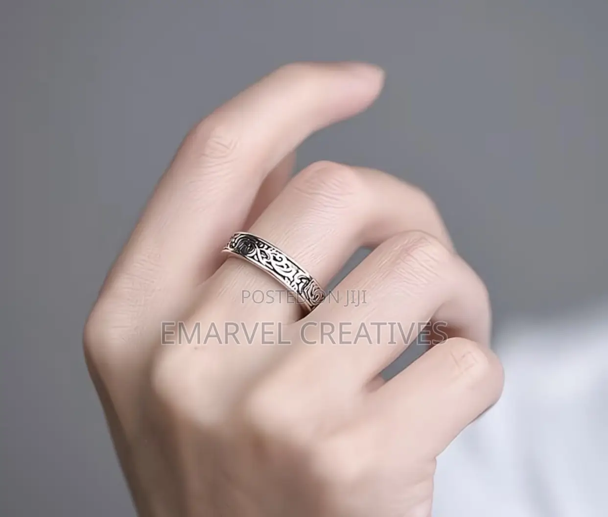 Vintage Rings for Both Men and Women in a Chinese Style