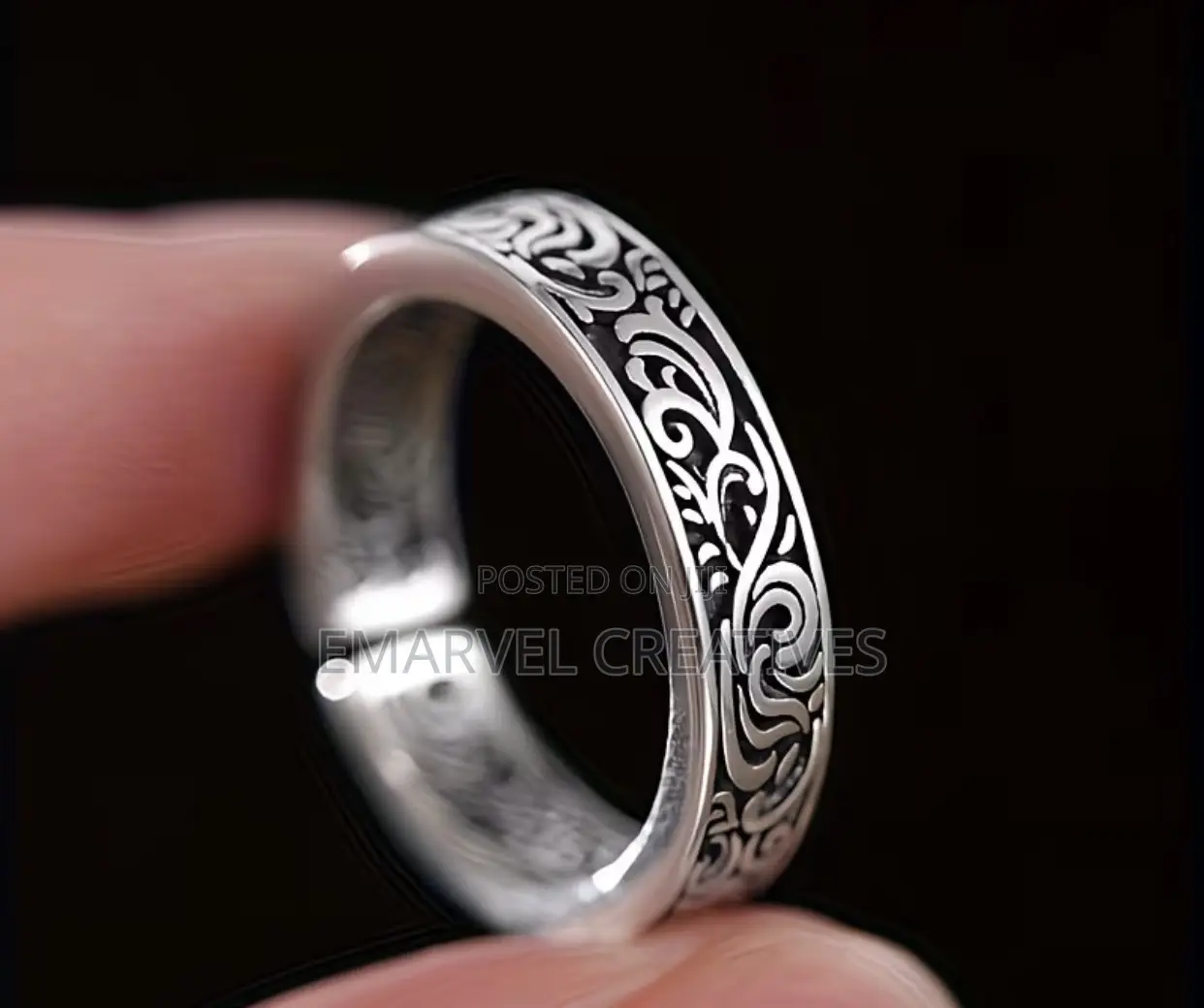 Vintage Rings for Both Men and Women in a Chinese Style