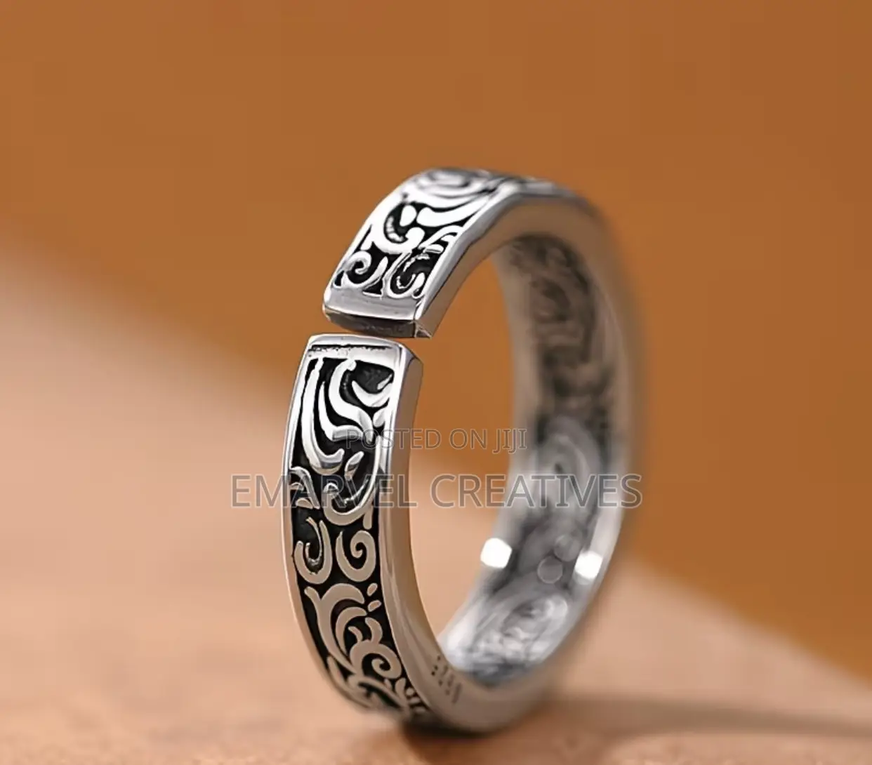 Vintage Rings for Both Men and Women in a Chinese Style