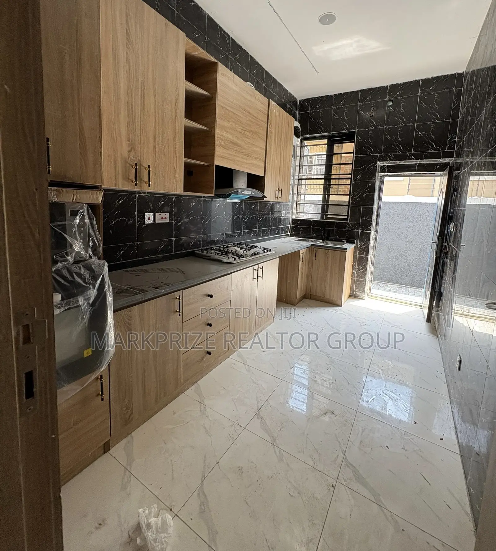 3bdrm Duplex in Ikota Lekki Lagos for sale