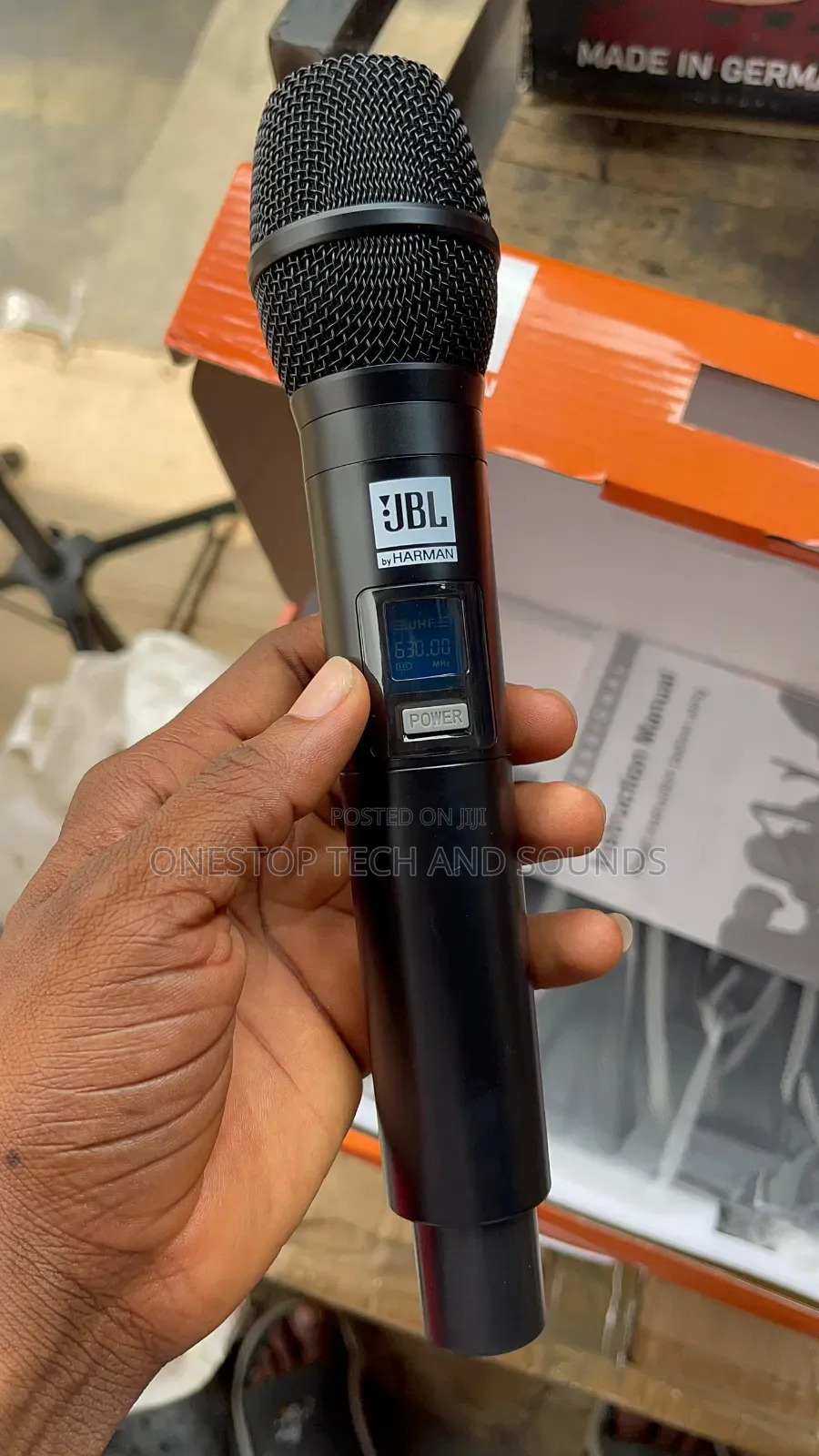 JBL Vm1000 Professional Dual-Channel Uhf Wireless Microphone System