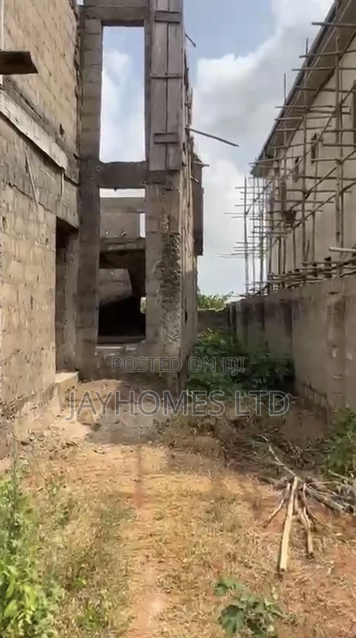 4bdrm Duplex in Off Mama’S Mart, Oshimili South for sale