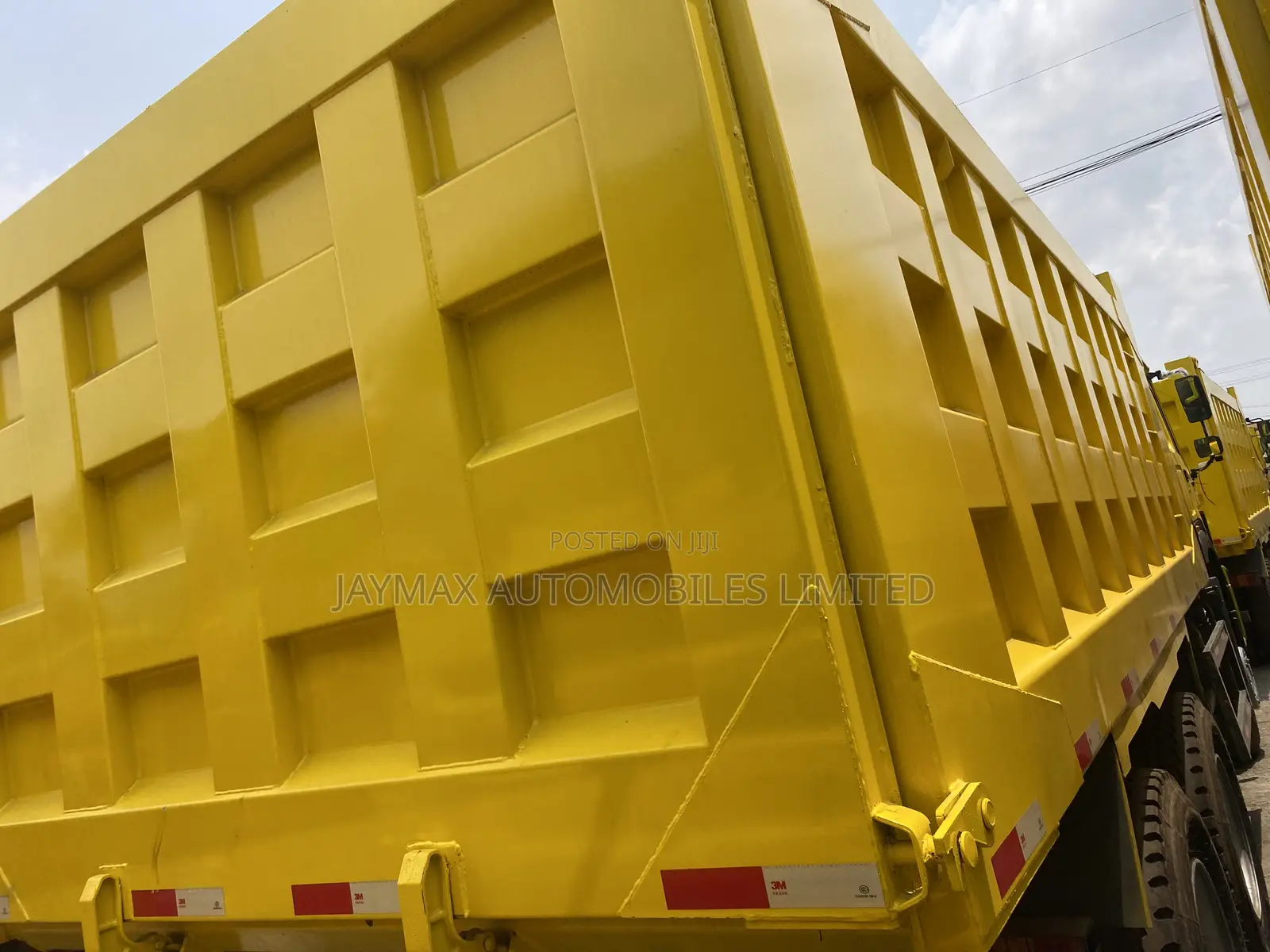 Howo 372 Truck Yellow