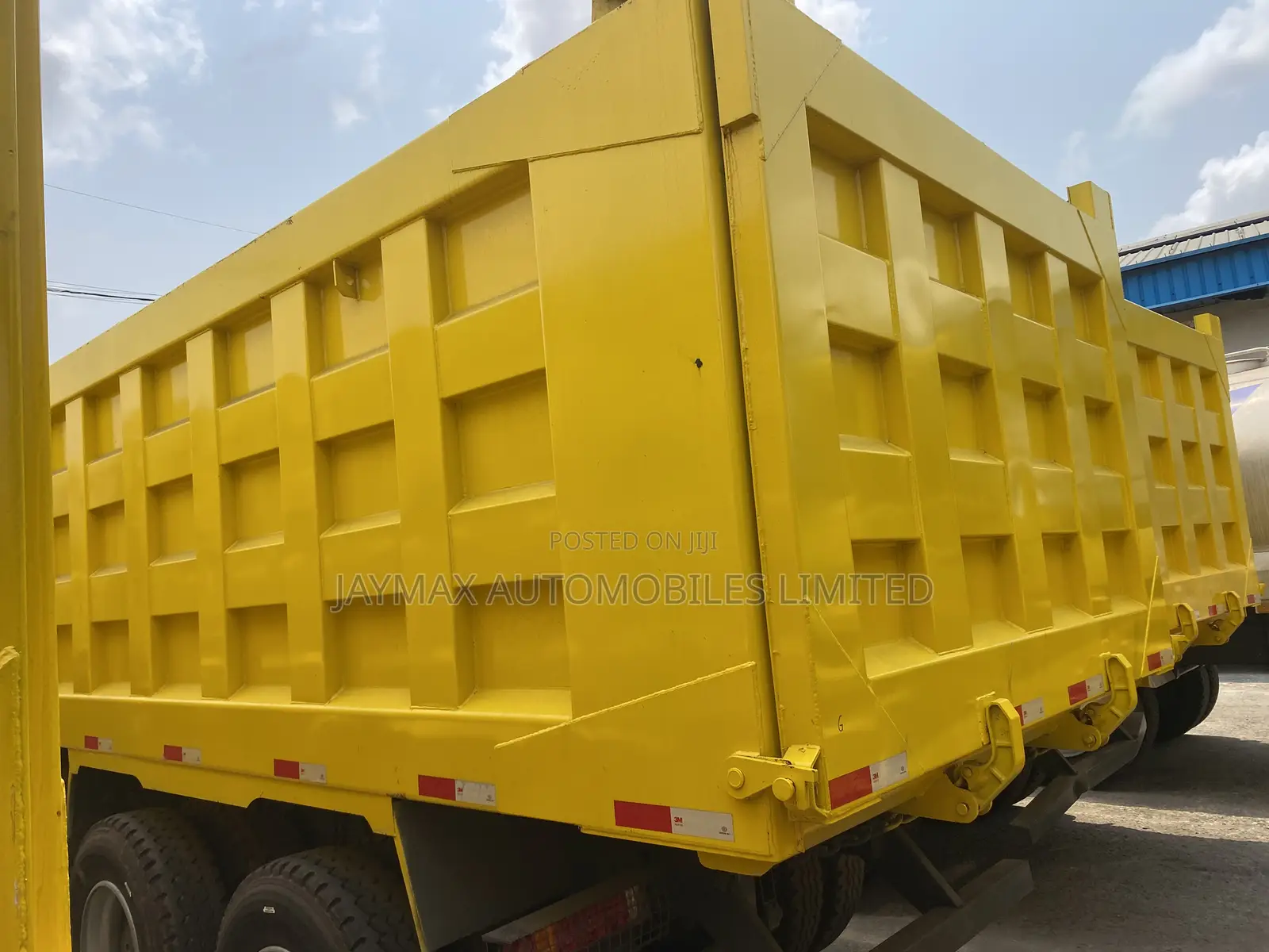 Howo 372 Truck Yellow
