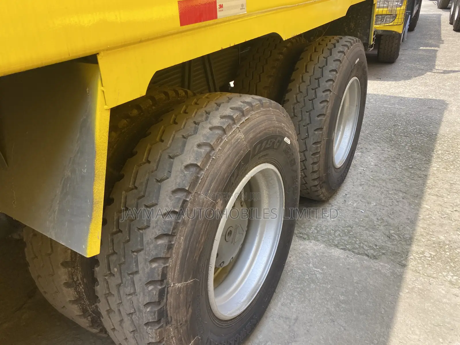 Howo 372 Truck Yellow