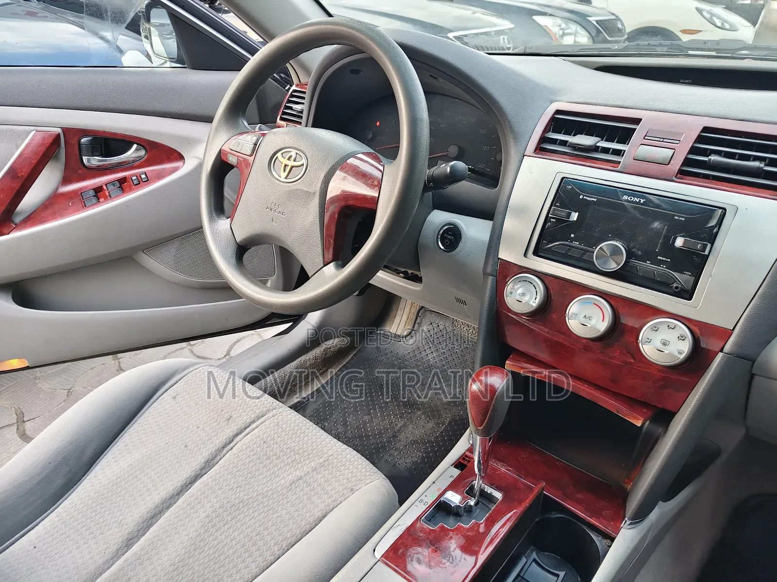 Toyota Camry LE 4dr Sedan (2.5L 4cyl 6A) 2011 Gray