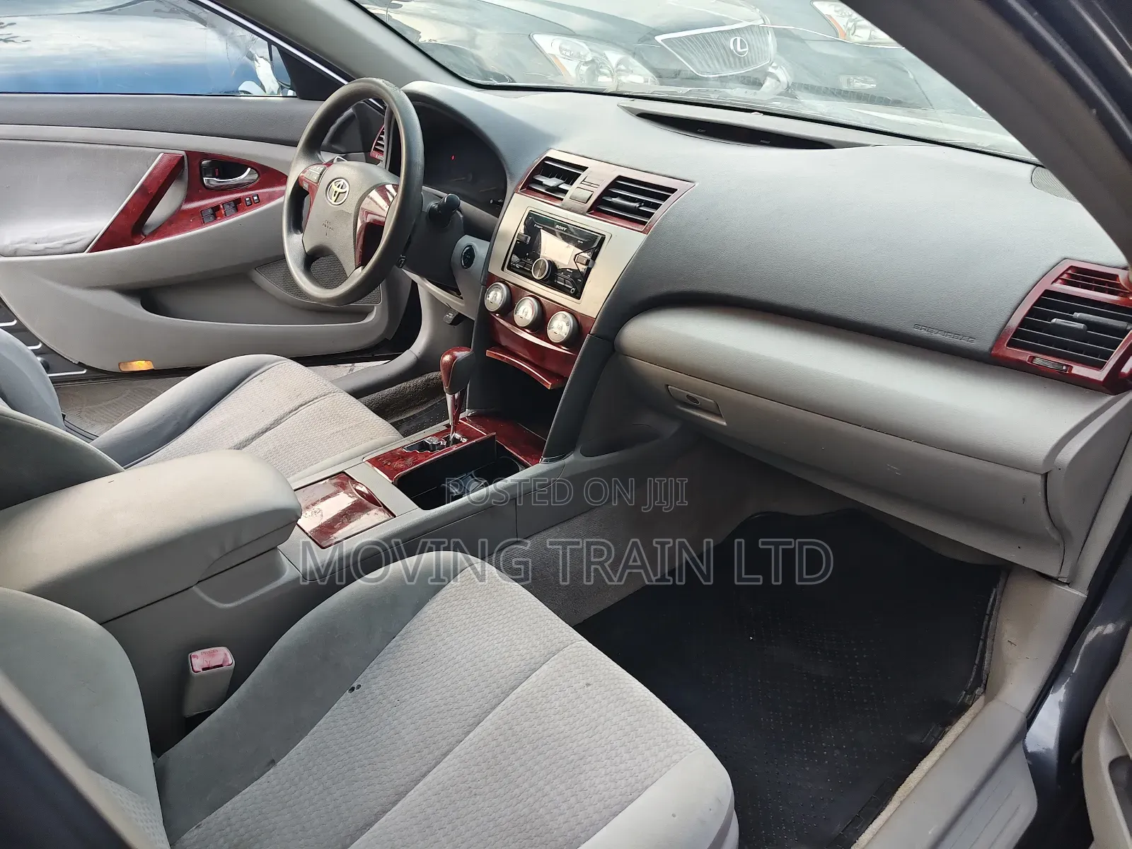 Toyota Camry LE 4dr Sedan (2.5L 4cyl 6A) 2011 Gray