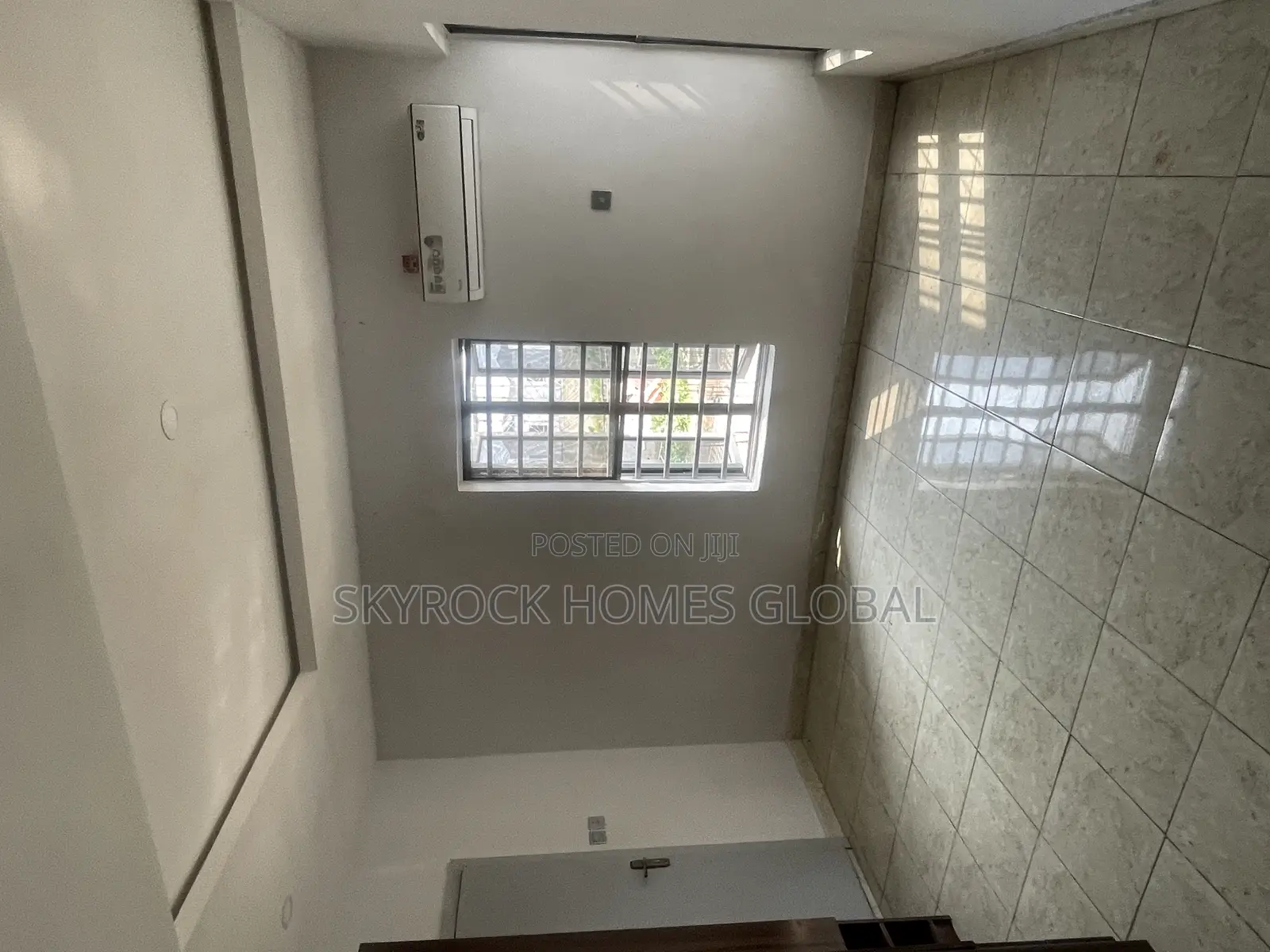 3bdrm Apartment in Lekki Phase 2 for rent
